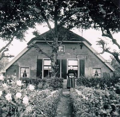Wilhelmina Van den Bosch-Dokter voor de Huinerwal - Roosendaalseweg 121, Putten