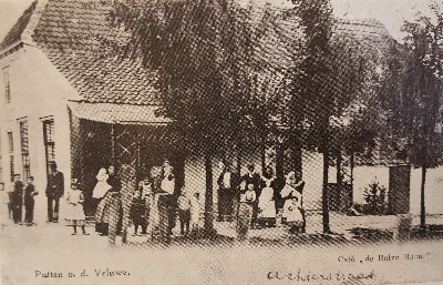 Herberg-Café De Halve Maan van familie Schut in de Achterstraat 29
