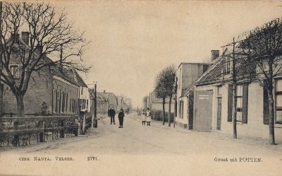 Rechts Café dE lINDEBOOM MET KOLENSCHUUR - Dorpsstraat 58, Putten
