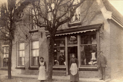 Dorpsstraat 8 Winkel H. Slot